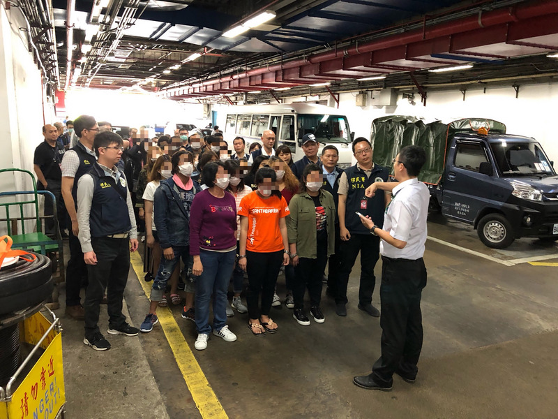 自行到案免具保惹議 移民署加強查處非法移工。圖為移民署擴大辦理查緝逾期停留在台的外來人口專案，並執行專案遣送的過程。（移民署提供）