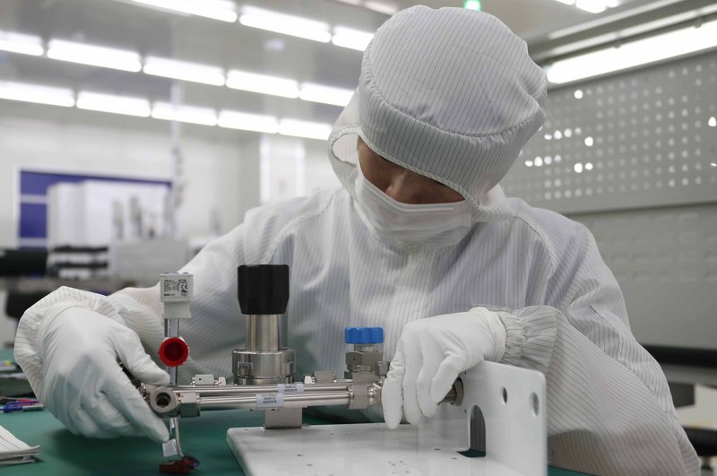 中國正亟欲擺脫晶片等基礎科技受制於人的劣勢，許多地方政府盲目「響應」，反而成為冤大頭。（示意圖 / 中新社資料照）