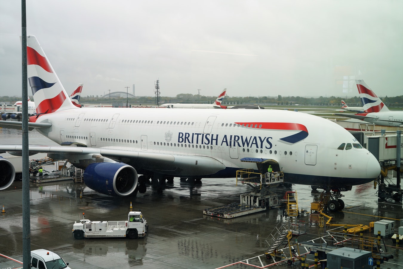 國際航空集團(IAG)旗下英國航空公司(British Airways)預計宣布讓3萬6千名員工暫時停職。(圖：Peter Gonzalez／Unsplash)