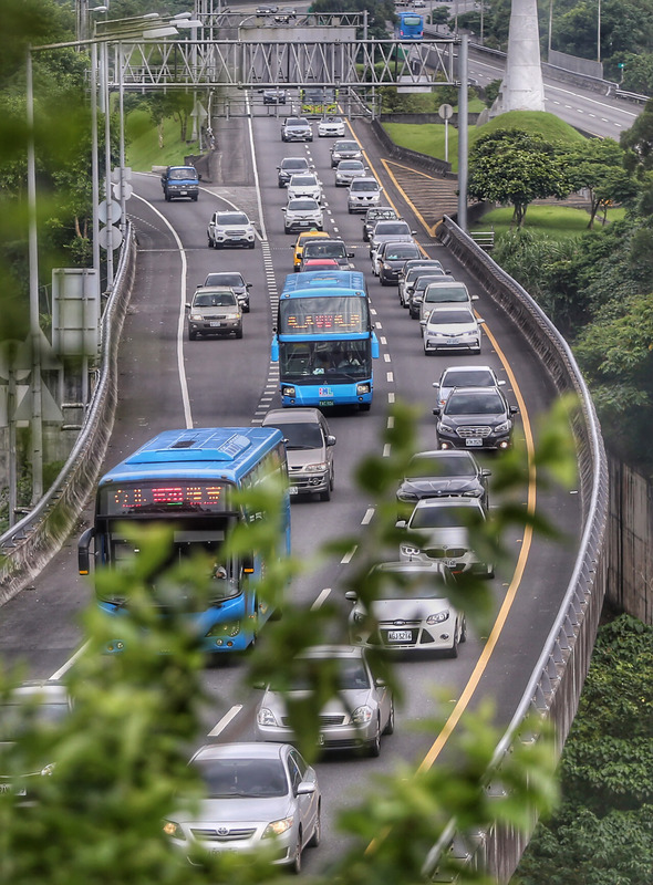 公路總局預估12日下午會出現收假車潮。(資料照片/CNA)