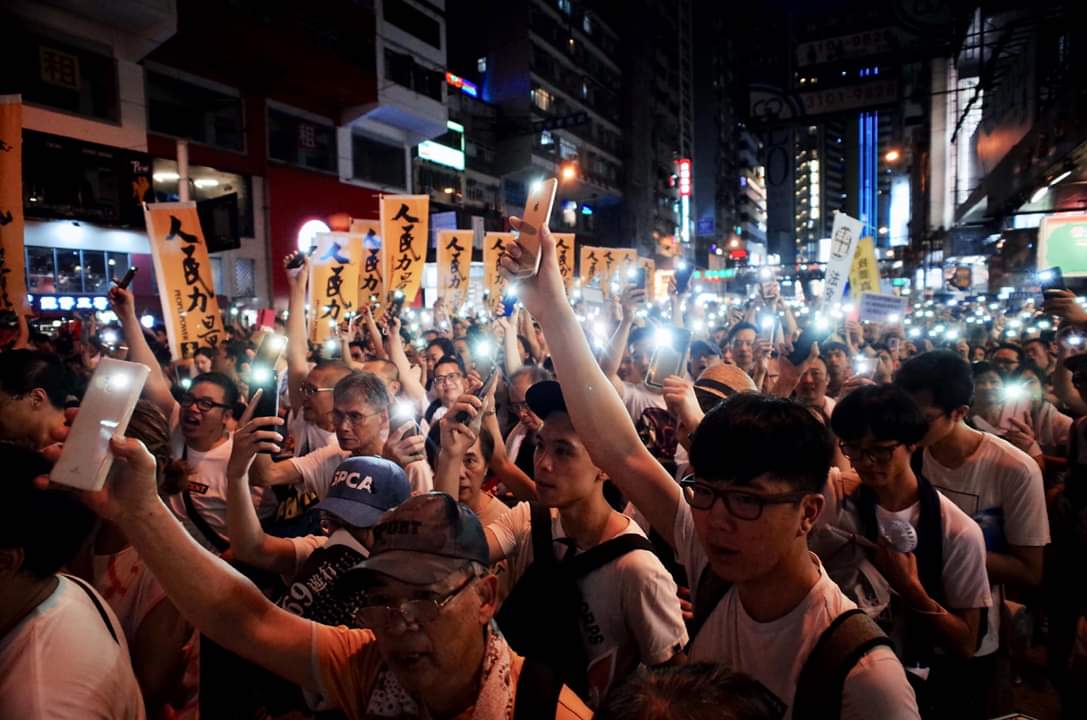 從下午直到深夜，反送中香港民眾情緒高昂。(取自香港民間人權陣線臉書)