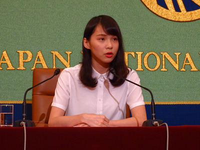 有「學民女神」稱號的香港青年領袖周庭10日在東京召 開記者會表示，港府修訂逃犯條例（送中條例），是香 港回歸中國後最危險的法案，中國的獨裁正進逼香港， 盼國際社會關注。(圖:中央社)