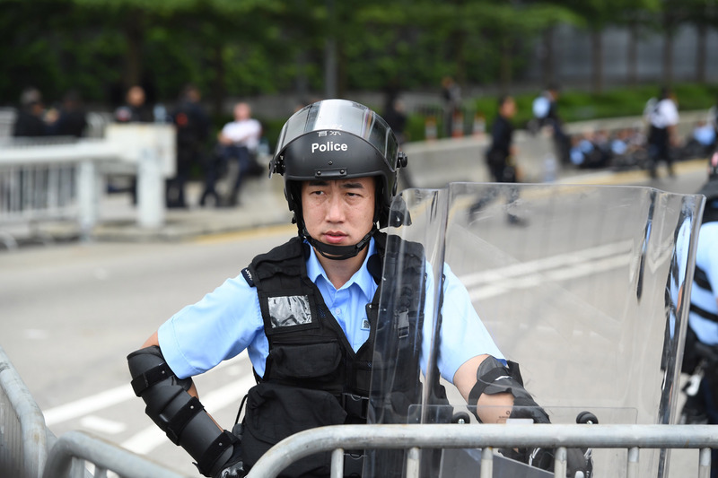 港立法會27日審國歌法，警方如臨大敵提前布防。 (圖:中央社檔案照片)