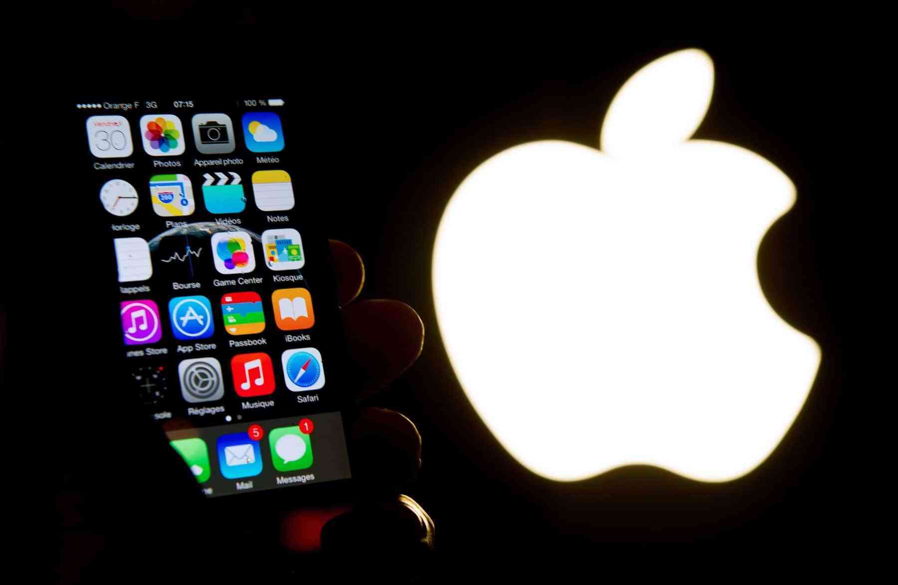 美國蘋果公司(Apple)準備推出具有AI模型服務的新手機，但在中國卻面臨審查阻礙，正急找當地AI模型合作。 (AFP)