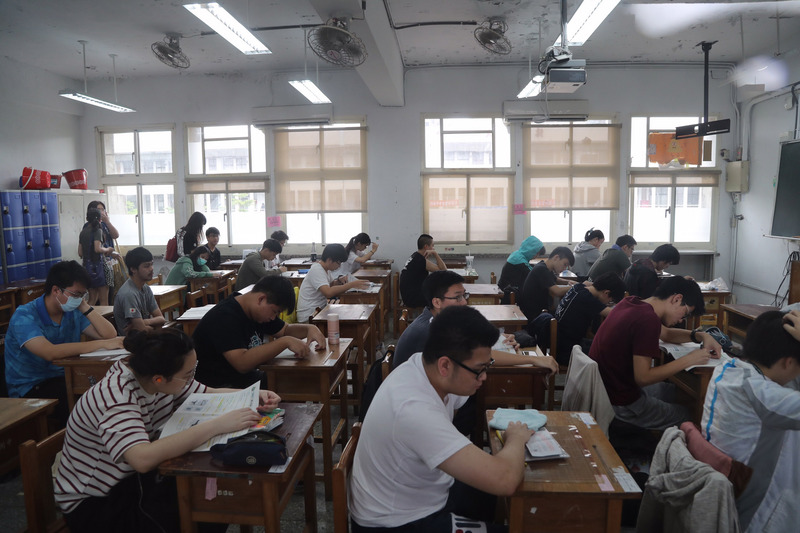 109學年度高中英語聽力測驗第一次考試訂於10月19日舉行，大考中心表示，這次考試將全面使用MP3播放器播放題目。（檔案照片/中央社）