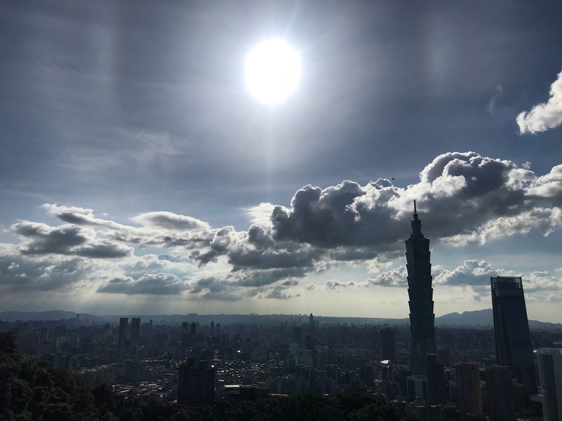 中央氣象局表示，高溫可達36度，午後大台北宜花留意雷陣雨。 (圖:中央社)