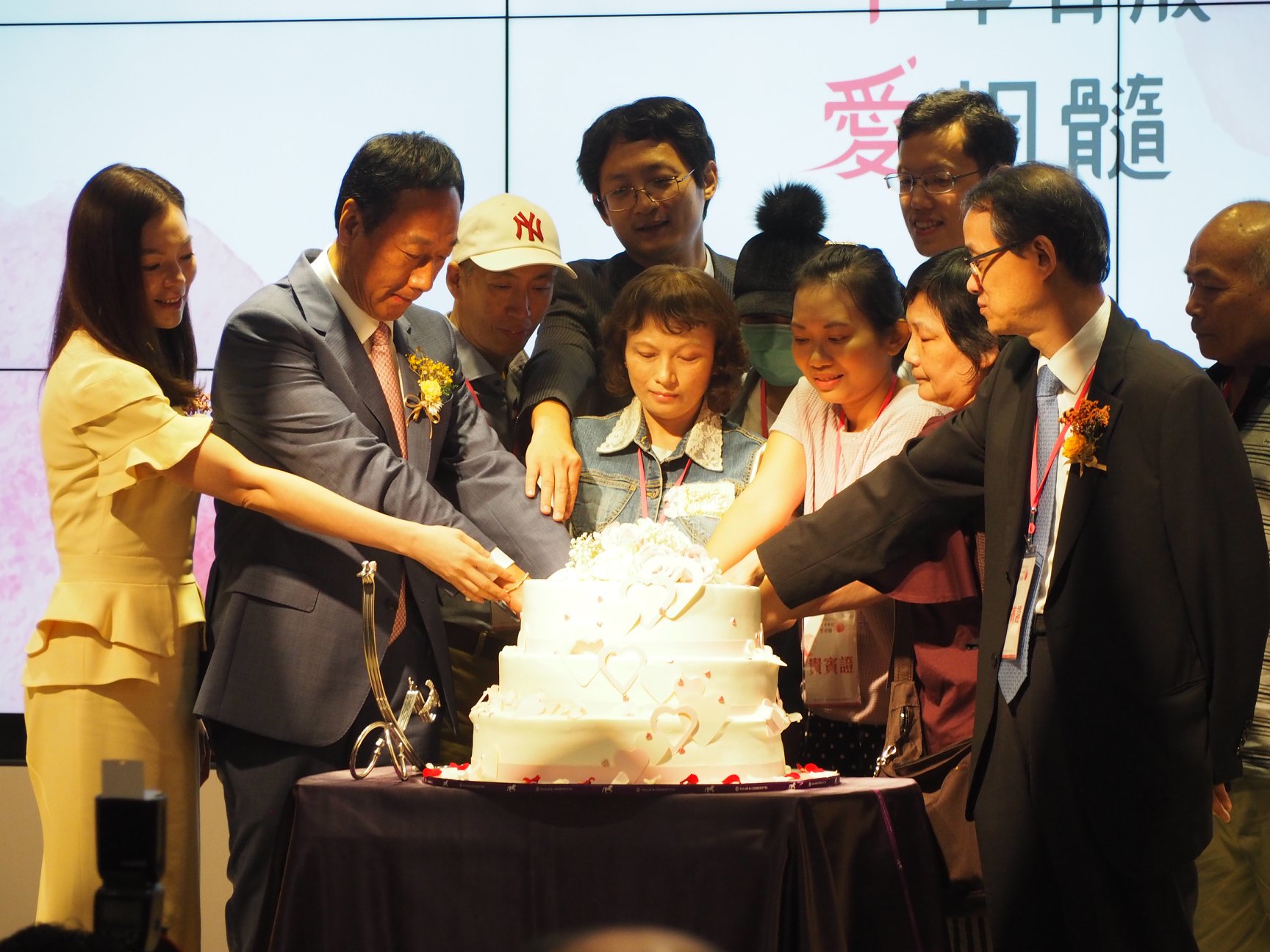 永齡基金會創辦人郭台銘4日出席台大台成細胞治療中心遷駐台大癌醫中心活動。(蕭照平攝)