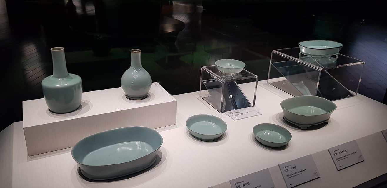13件院藏北宋汝窯青瓷即日起在故宮南院亮相展出。(江昭倫攝)