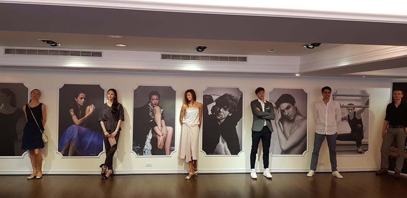 馬林斯基劇院芭蕾舞團頂尖舞者奧斯莫金娜(左起)、巴托耶娃、康朵洛娃、席克拉洛夫、亞斯克羅夫、賽吉耶夫抵台，為台灣舞迷展現經典芭蕾舞碼「天鵝湖」。(牛耳藝術提供)