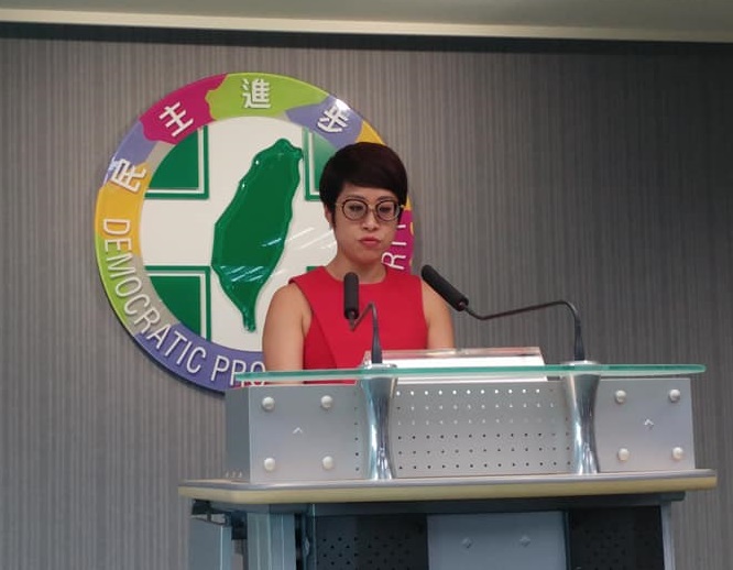 民進黨發言人李晏榕表示，忽視空污危險性的環保署長、行政院副院長，今天跳出來說要減少燃煤比例，豈不是荒唐可笑？(資料照/劉玉秋 攝)