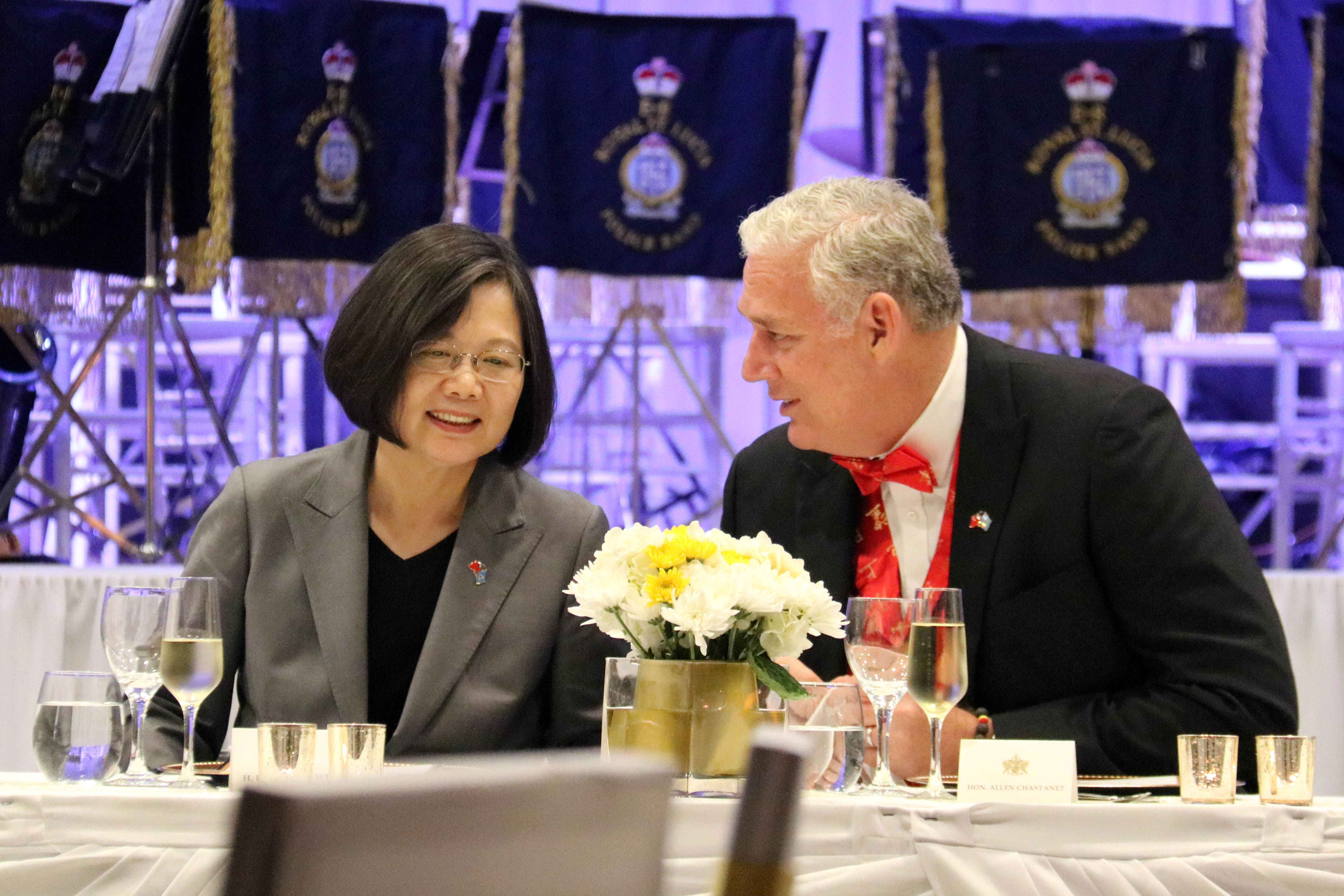 蔡英文總統與查士納有說有笑，氣氛熱絡。(歐陽夢萍 攝)