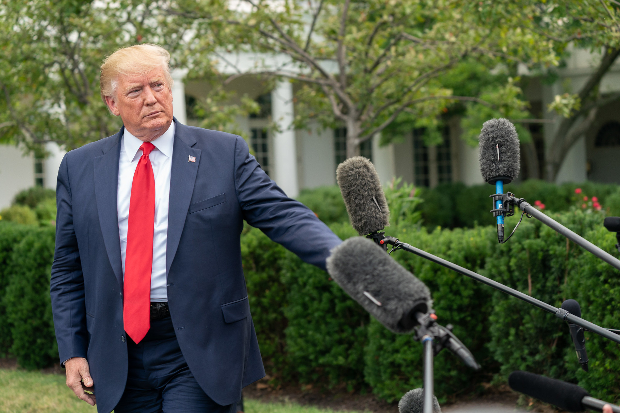 川普(Donald Trump)4日簽署公告，禁止在入境美國30天內無人支付，或者無力負擔自己健保費的移民，進入美國。（資料照／White House）