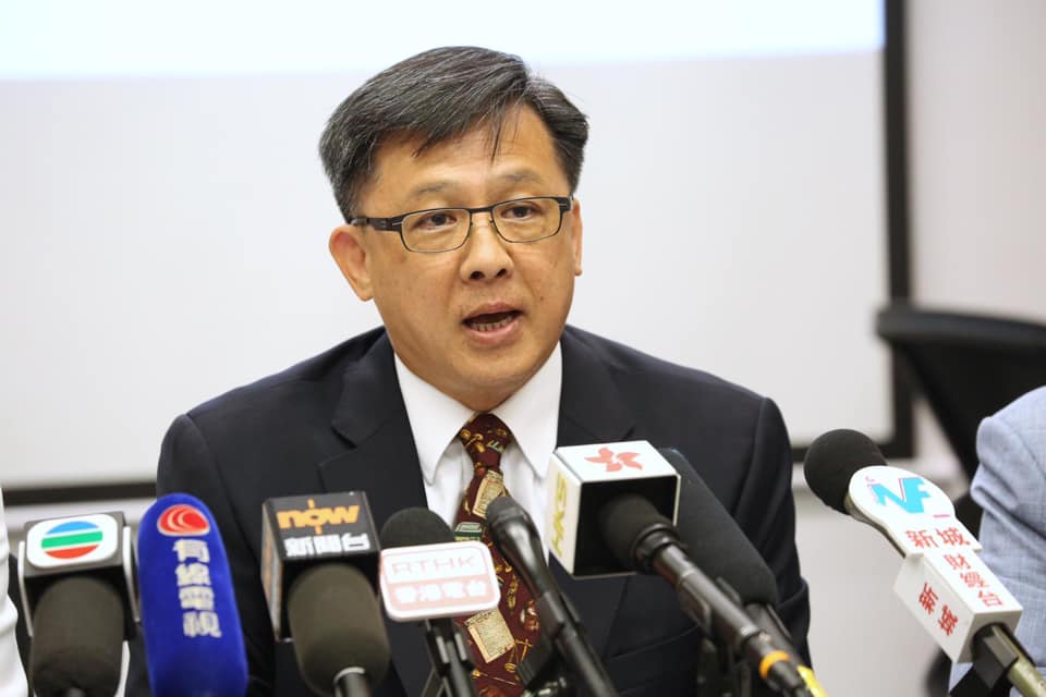 香港建制派立法會議員何君堯14日主張，如果人力不足，警務處長可依「警隊條例」增加臨時警務人員，不限人數與國籍，還可聘用大陸退休軍警。(圖取自臉書)