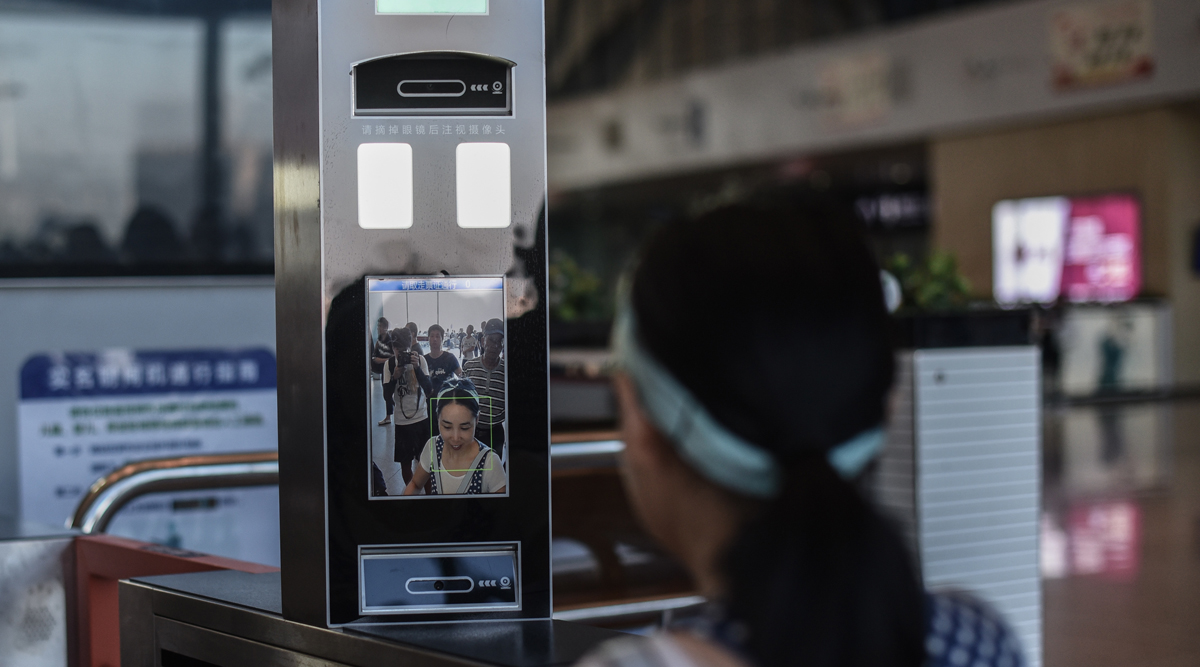 北京市地鐵部門正在測試人臉識別技術，未來預計可以「刷臉」乘車。(圖：微博)