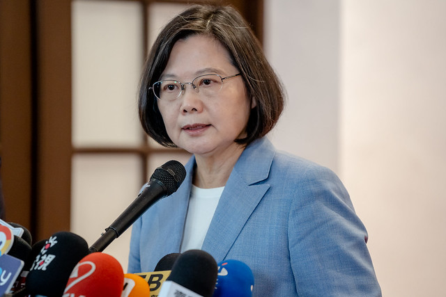 蔡英文總統4日表示，中國觀光客到台灣，與台灣人民交流互動，對兩岸都是好事，他呼籲中國在兩岸交流上不要有太多政治考慮，讓人民能真誠交流。(圖：總統府網站）