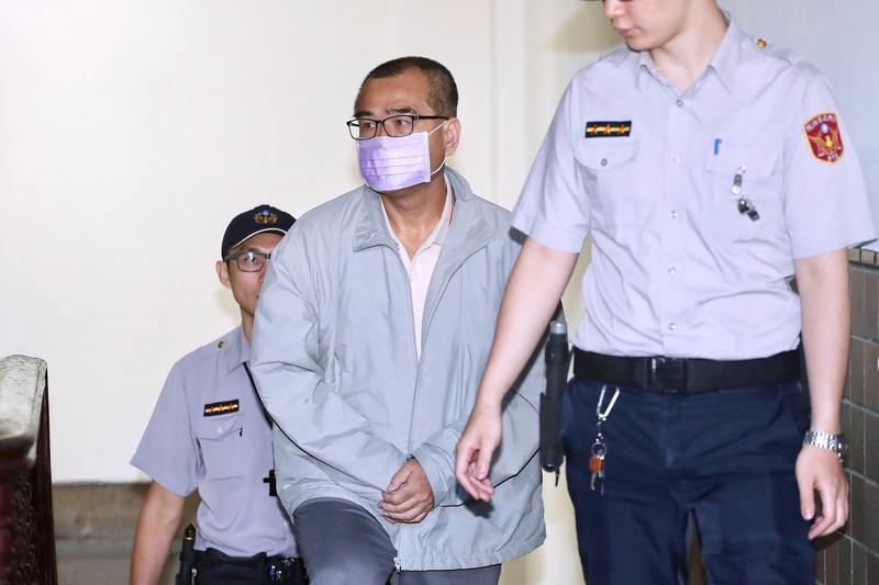 前行政院秘書長林益世（右2）因財產來源不明罪遭判2年定讞，日前申請假釋獲准。(圖:中央社檔案照片)