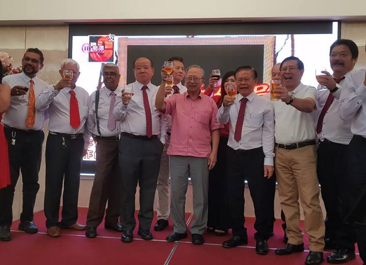 新加坡前議員陳清木(右４)成立新加坡前進黨(Progress Singapore Party)。（翻攝自Tan Cheng Bock臉書）