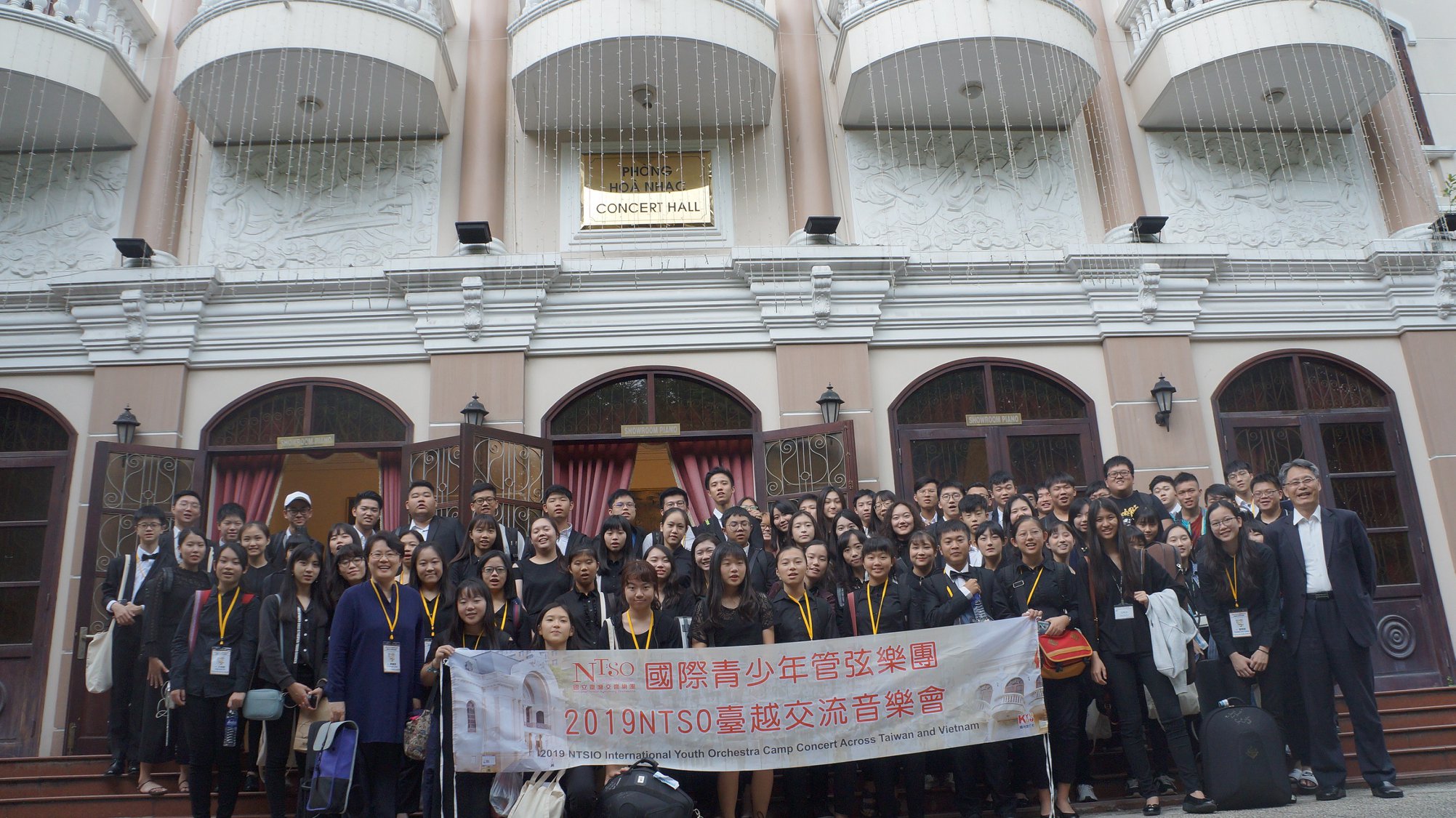2019 NTSO國際青少年管弦樂團在國台交劉玄詠團長的帶領下， 30日、31日分別於越南胡志明市中央音樂院及胡志明市歌劇院進行友好訪問巡演。(國台交提供)