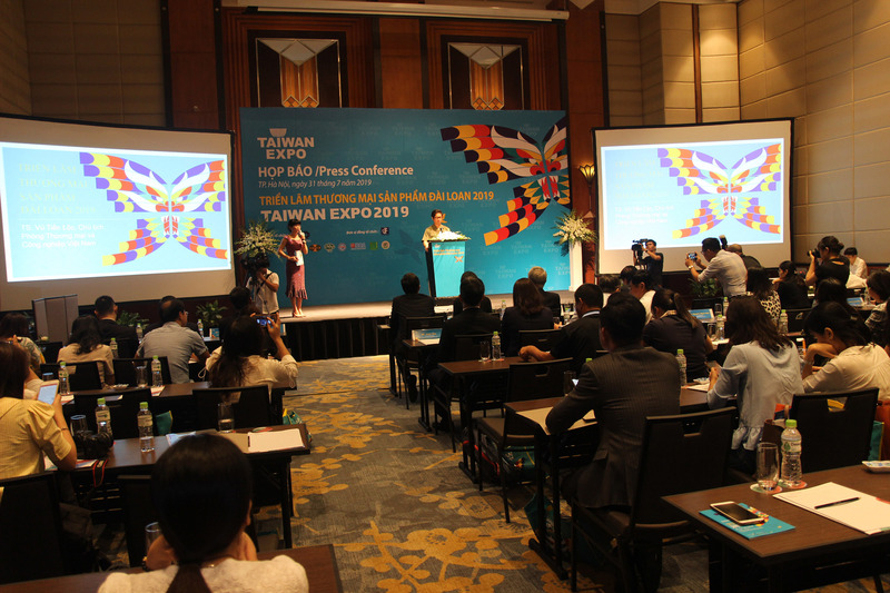 第3屆「越南台灣形象展」將於8月8日在河內市登場。此展連續2屆在越南南部胡志明市舉行後，首度在北部舉行，盼能把台灣優質品牌與產品，推廣給越南消費者。圖為展前記者會。(中央社)