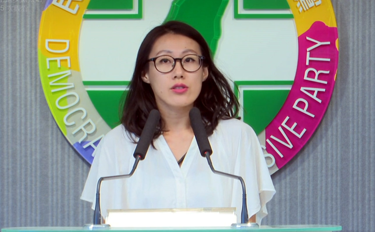 民進黨發言人李明俐會後轉述指出，黨主席卓榮泰在中常會上做出三點裁示，要求支持者支持民進黨現任兩位屏東立委連任，維護民進黨執政縣市的執政價值。（翻攝自民主進步黨臉書）