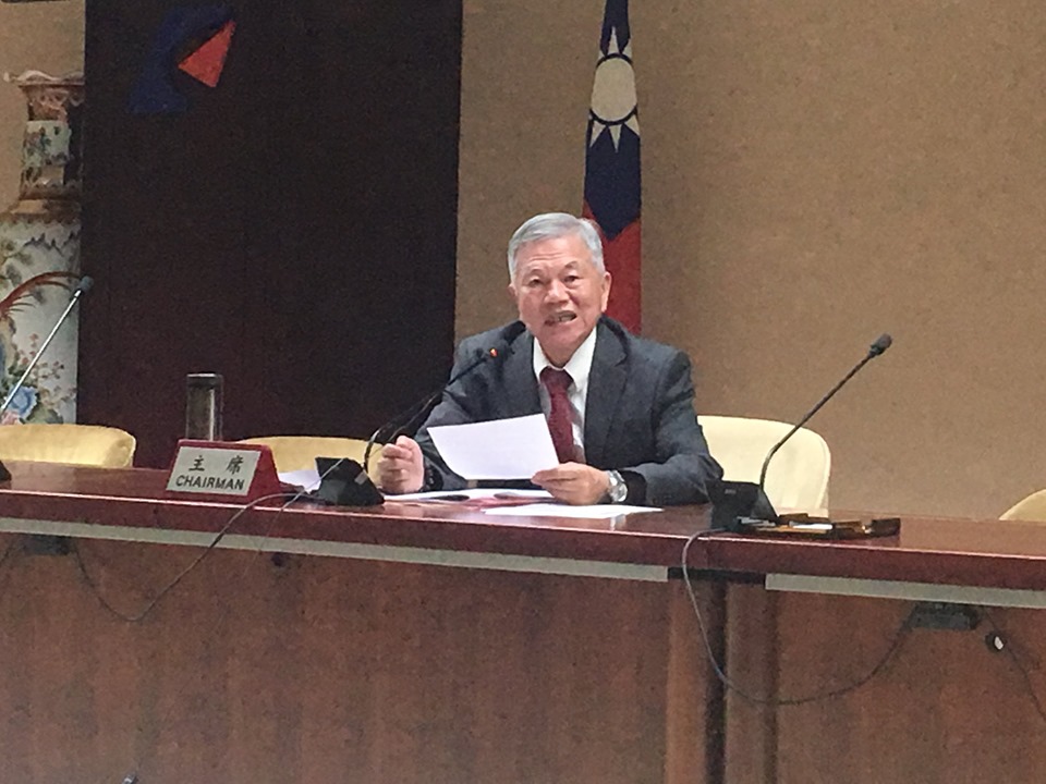 經濟部長沈榮津強調，2025不缺電，屆時電力供給餘裕近4百億度，足以滿足新增投資的用電需求。(謝佳興 攝)