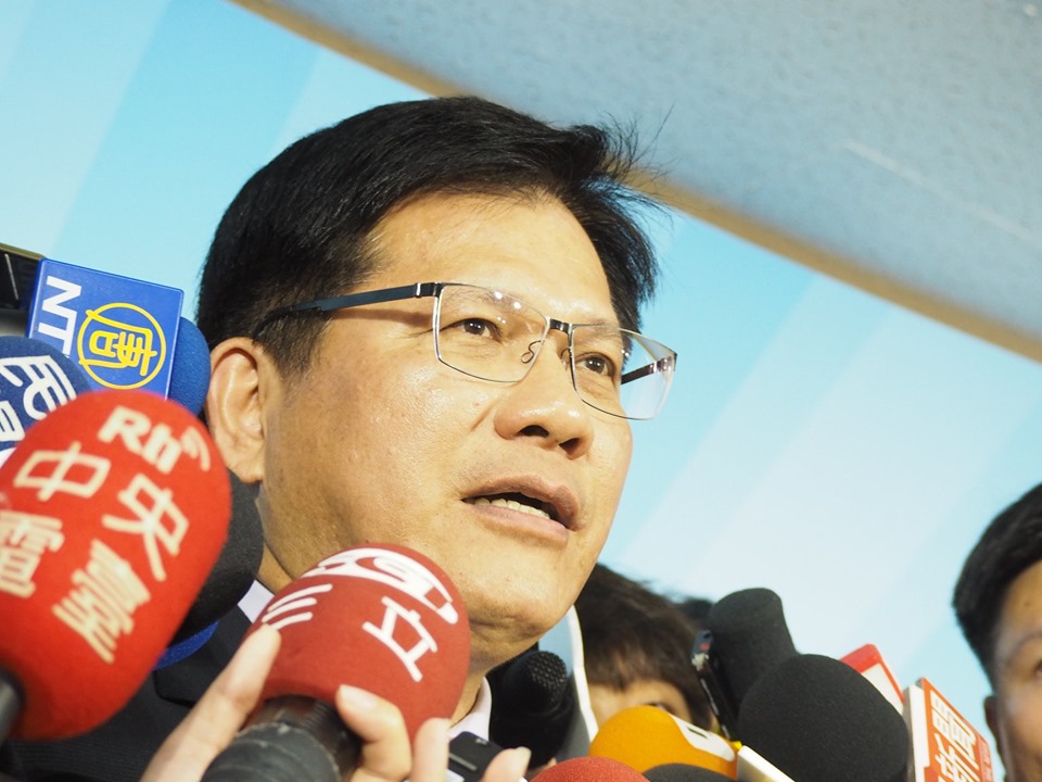 交通部長林佳龍7日表示，政府除推出第一波秋冬旅遊補助外，也研議振興觀光方案，包括開放陸客與東南亞國家民眾從第三方入境免簽等措施。(資料照/蕭照平 攝)