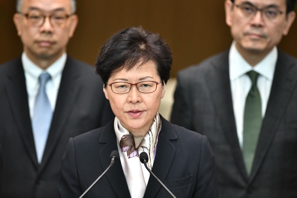 香港特首林鄭月娥14日前往北京，可望將與中國國家主席習近平、總理李克強會面。 (AFP)