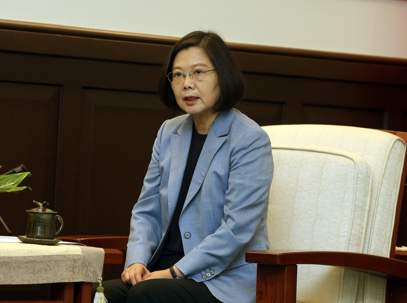 香港反送中示威11日爆發激烈警民衝突，總統蔡英文（圖）12日表示，這讓全世界支持民主自由的人都非常憂慮；除了聲援香港，也更堅定相信，一定要捍衛台灣民主自由，持續作為民主燈塔。(圖：中央社)
