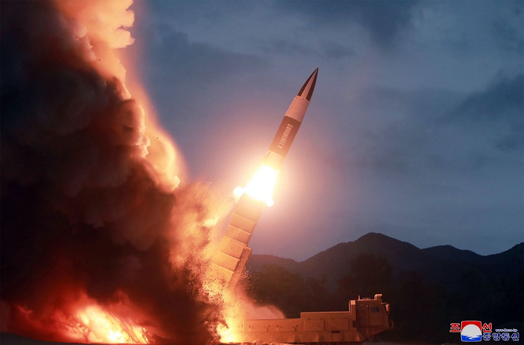 南韓聯合參謀本部表示，北韓2日發射飛行體。示意圖。 (檔案照片／AFP)