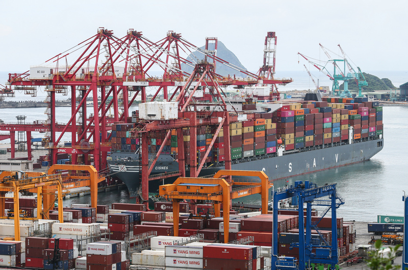 經濟部統計處20日公布2月外銷訂單金額286.8 億美元，年減0.8%，若以今年前2月合併計算則年減7.8％。(圖：中央社)