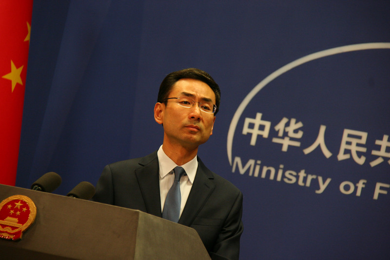 中國外交部發言人耿爽2日沒有正面證實滬倫通計畫喊停的消息，但說希望英方為中英各領域務實合作順利展開創造適宜條件。(圖：中央社)
