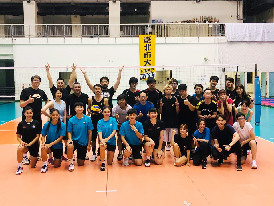 角頭音樂廣發英雄帖，向音樂人招募籌組「搖滾排球隊」，為新成立的鯨華女子排球隊充當應援團，同時擴展音樂市場商機！(角頭音樂提供)