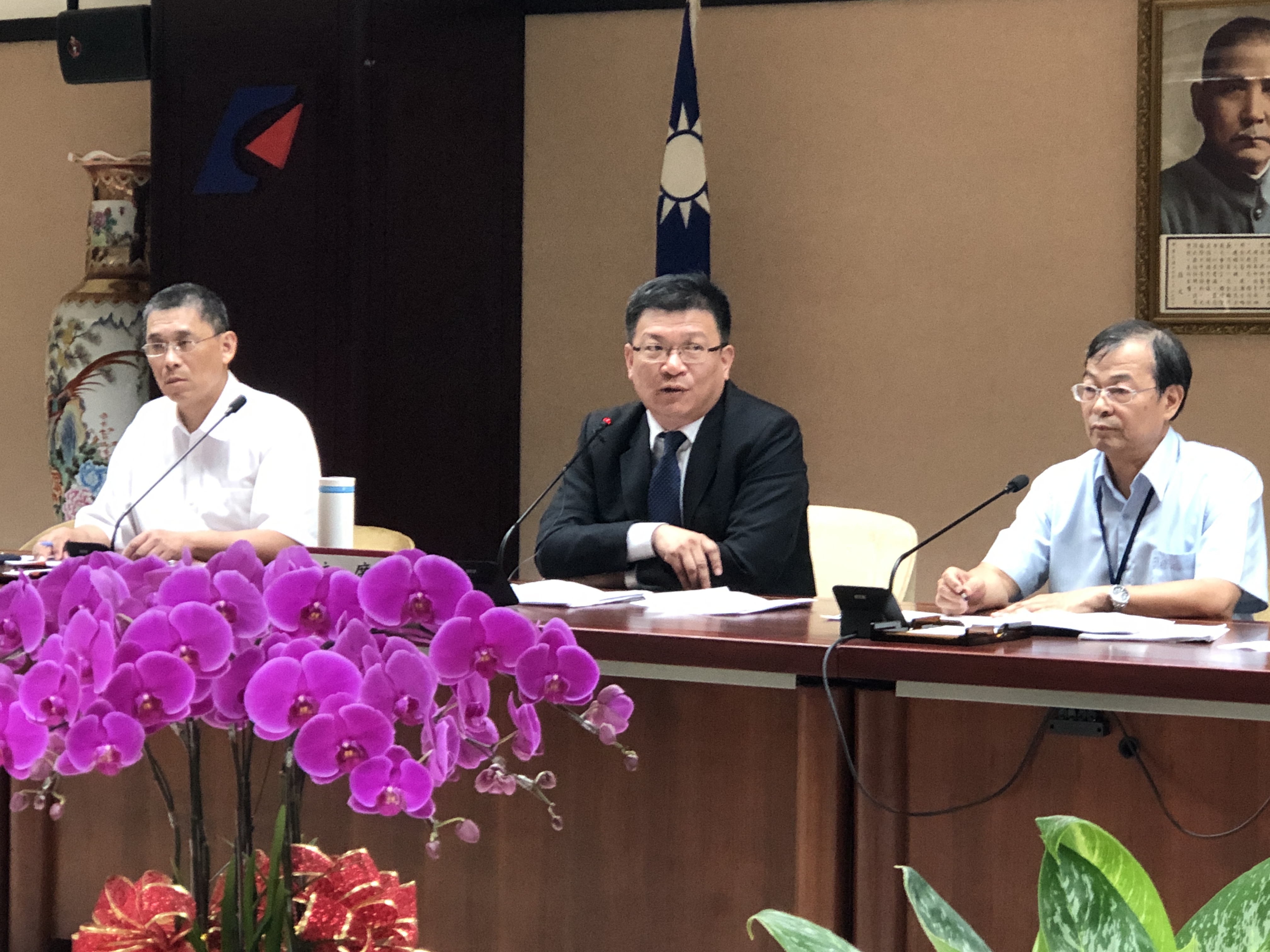 經濟部次長曾文生今天(22日)回應韓國瑜，除了核四外，這些能源政策民進黨早就在做，不用等到2020年。（楊文君攝）