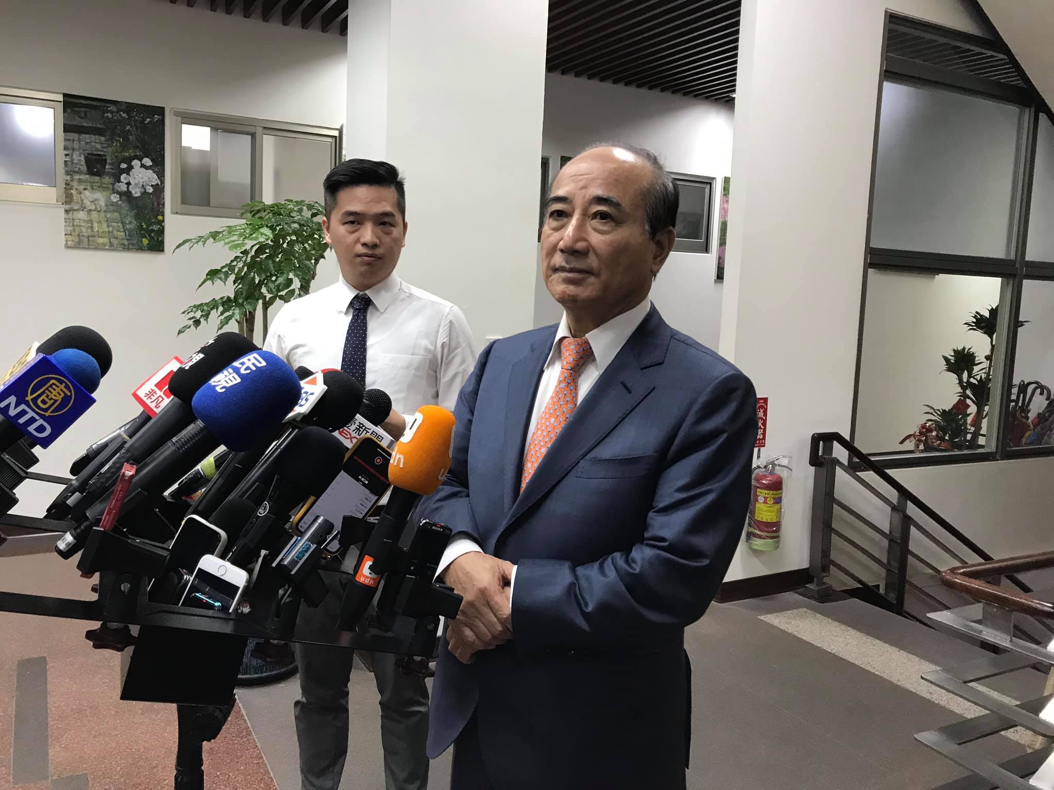 外界關心王金平是否已與握有總統推薦門票的親民黨接觸。親民黨立法院黨團總召李鴻鈞今天(23日)說，兩邊友人確實已接觸，但王與宋尚未碰面。(資料照片/鄭舲攝)