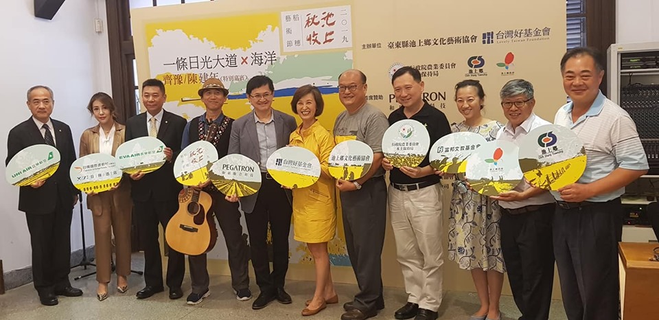 齊豫、陳建年 今秋池上秋收藝術節高歌(江昭倫 攝)