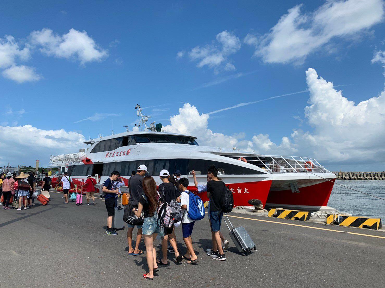交通部航港局針對即將到來的中秋連假舉行船舶與運場抽查，力求確保航運服務品質。(航港局提供)