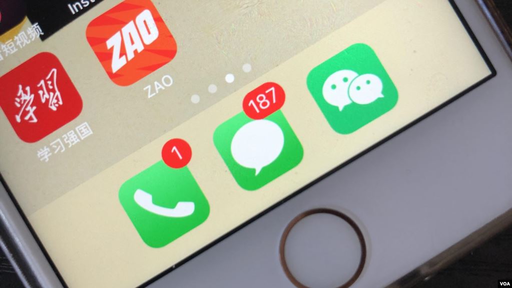 中國一款手機換臉程式「ZAO」因涉及隱私權、肖像權、版權等隱私風險，引發安全關注。(VOA)