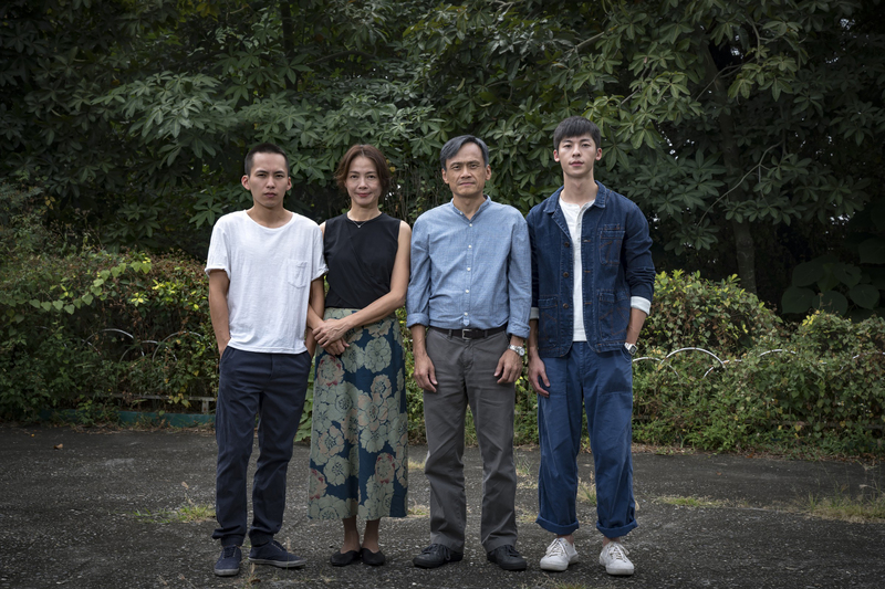 「陽光普照」演員巫建和（左起）、柯淑勤、陳以文與許光漢在片中飾演一家人。（甲上娛樂提供）