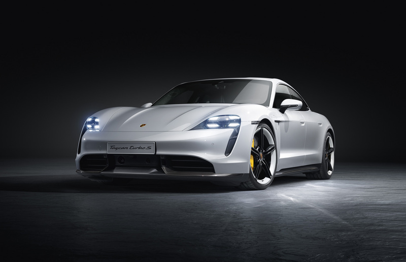旗艦車款Taycan Turbo S可輸出動力560 kW（761 PS），0至100 公里僅需 2.8 秒，電池續航力 420 公里。（台灣保時捷提供）