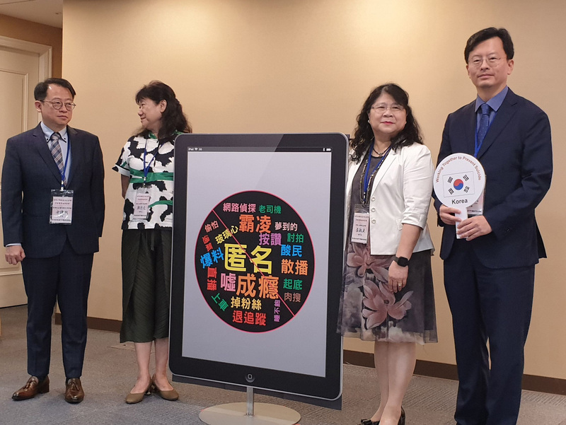 台灣青少年自殺率上升，全國自殺防治中心統計，2018年有7000餘名青少年自殺未遂被通報，自殺原因以家庭溝通、人際、精神疾病有關，近年校園霸凌影響，也微幅上升。台灣自殺防治學會8日舉行記者會呼籲，青少年自殺防治及霸凌應更受重視。(圖：中央社)