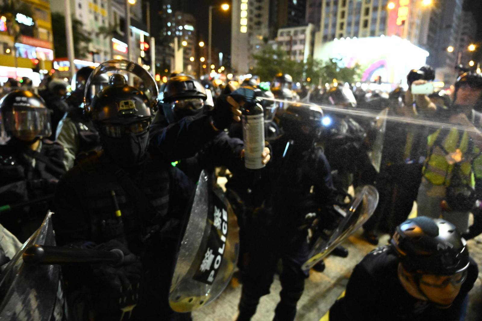 香港特區政府10日表示，對於網路指稱有解放軍或中國執法人員混入警方執法，聲明絕無此事。(資料照 / 圖：香港記者協會臉書)