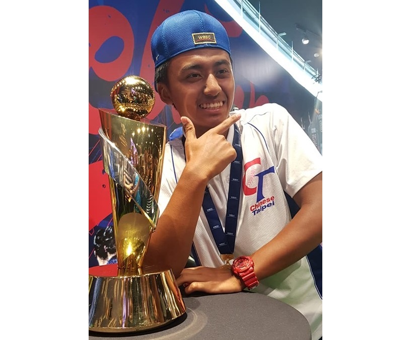 中華隊拿下U18世界青棒大賽冠軍，先發投手余謙是主力功臣，他透露未來若有機會希望能仿效陳偉殷的腳步，先到日本職棒發展，再闖檔美國大聯盟。(江昭倫 攝)