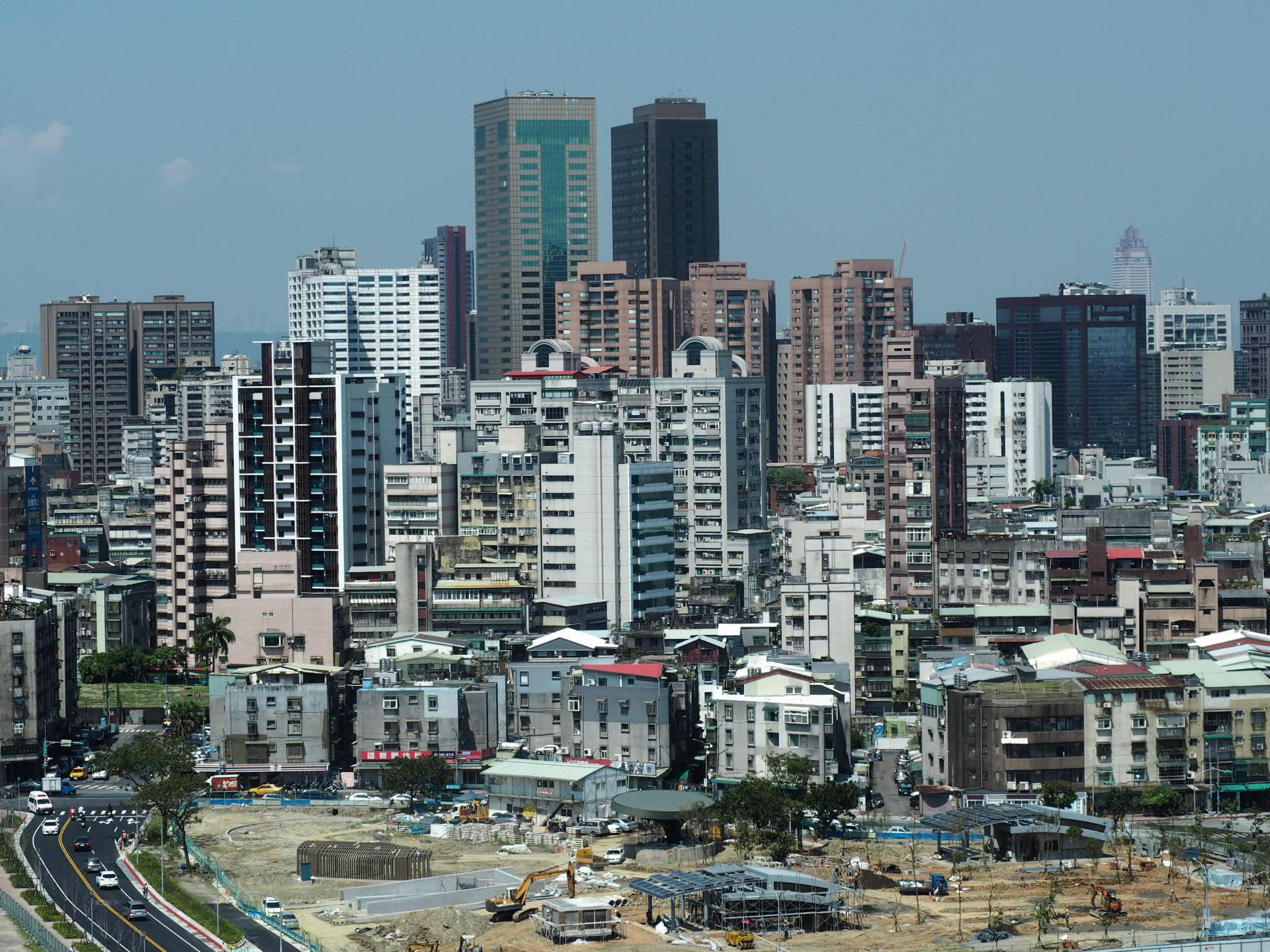央行重貼現率預計到2021年底都不會調整，加上市場資金水位仍高，推測明年房價將呈小幅上揚趨勢，下跌機率不大。（蕭照平攝）