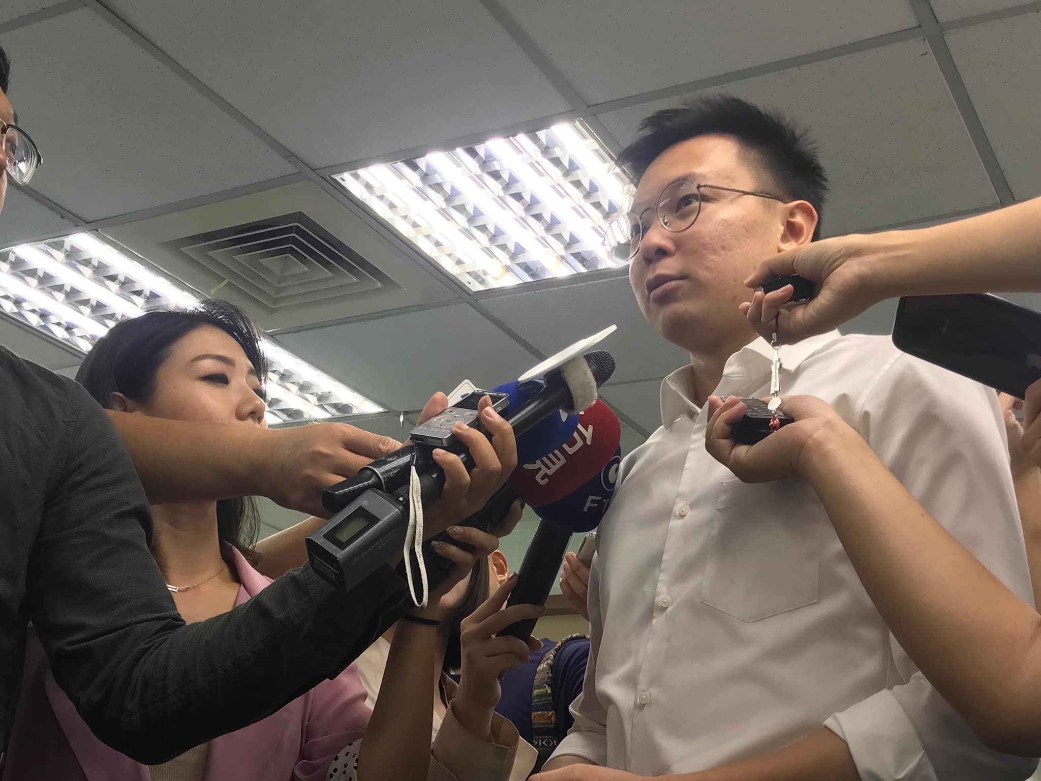 民進黨副秘書長林飛帆今天要求韓國瑜夫婦正視自己歧視成性的問題，鄭重向台灣人民道歉。(資料照/鄭舲 攝)
