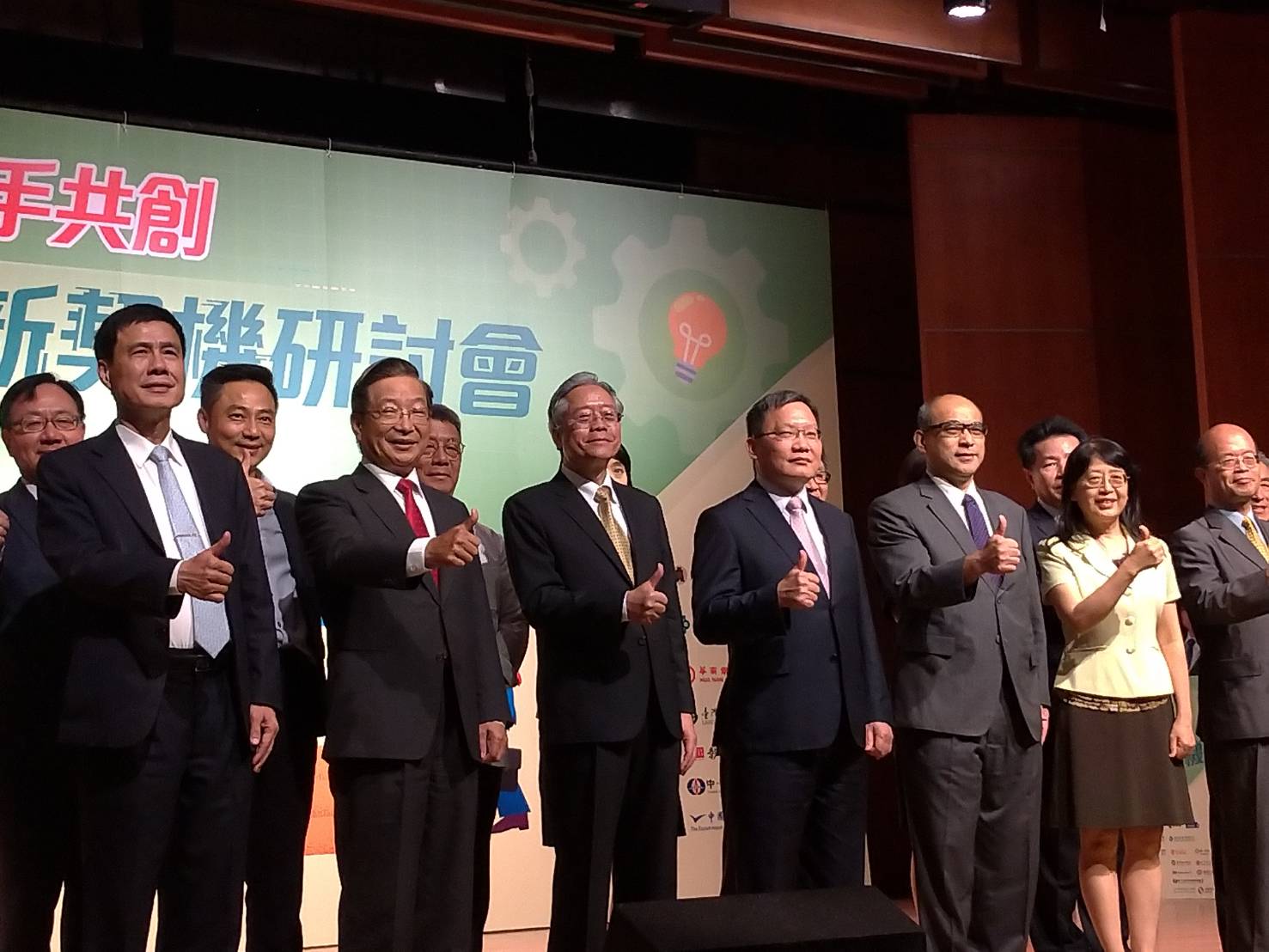 多位藍營立委關注金融體系是否動員輔選，於公股行庫董座都在答詢時，以舉手的方式承諾，不輔選，不募款，不成立後援會。(圖:檔案照片/陳林幸虹 攝)