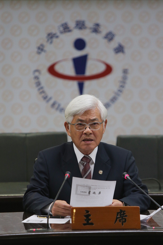 中選會30日下午召開委員會議，會中討論通過第10屆區域及原住民立法委員選舉候選人競選經費最高金額，依照各選區人口數不同，最高競選經費各有不同。圖為主委李進勇。(圖：中央社)