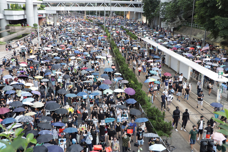 由香港泛民組織民陣發起的15日遊行未獲警方批准，但大批香港人仍自發響應網友號召，再次上街參加反送中遊行。(圖：中央社)