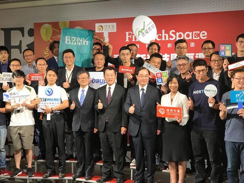 金融科技創新園區今天舉辦週年慶，金管會主委顧立雄出席成果展表示，鼓勵金融科技業往海外發展，特別是「新南向」，增加成為金融獨角獸的量能。(圖: 中央社)