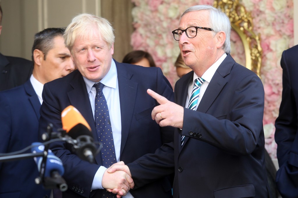英國首相強生(Boris Johnson)16日與歐盟執行委員會主席榮科(Jean-Claude Juncker)會談。 (AFP)