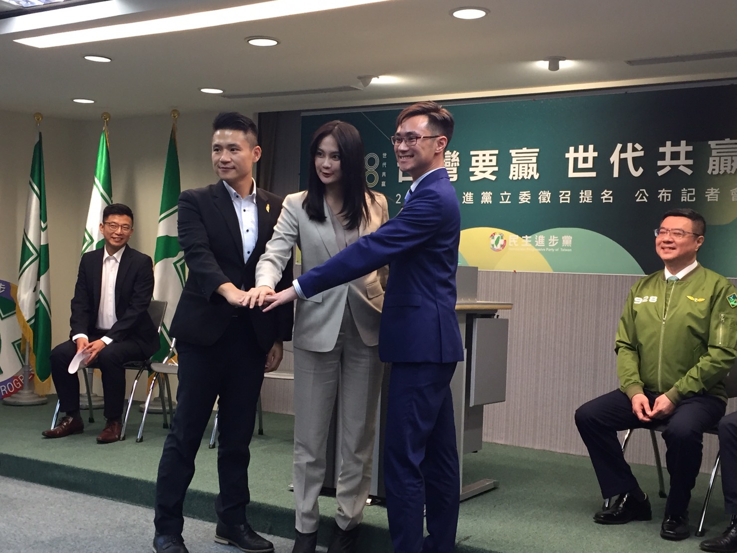 民進黨完成最後5個艱困選區立委提名，其中張銘祐、賴品妤、蔡沐霖都是首次參選。(鄭舲攝)